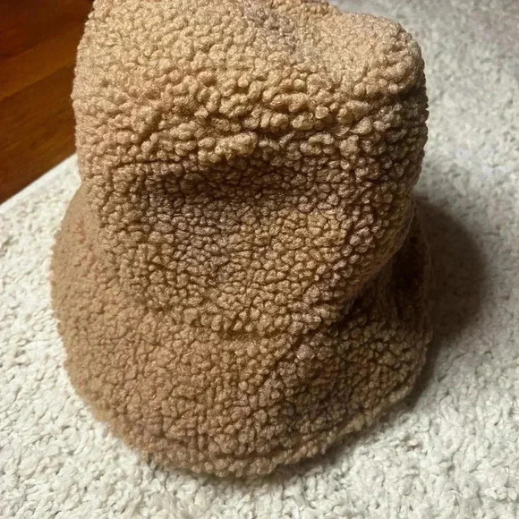 CC EXCLUSIVES SHERPA BUCKET HAT PREOWNED EUC - Picture 8 of 8